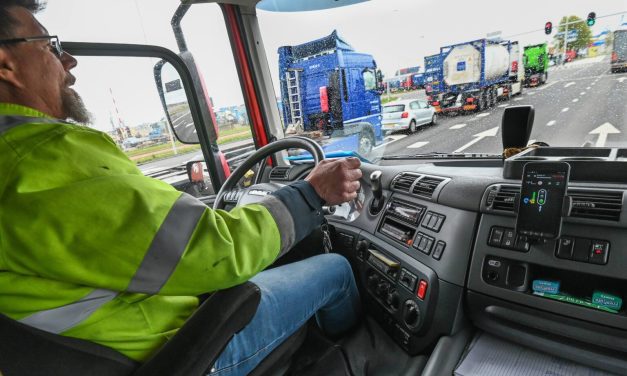 Test slimme verkeerslichten voor vrachtwagens