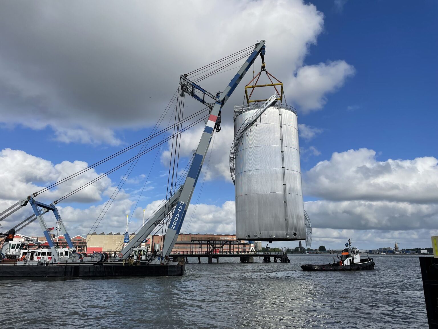 Opslagtanks naar Vopak Vlaardingen