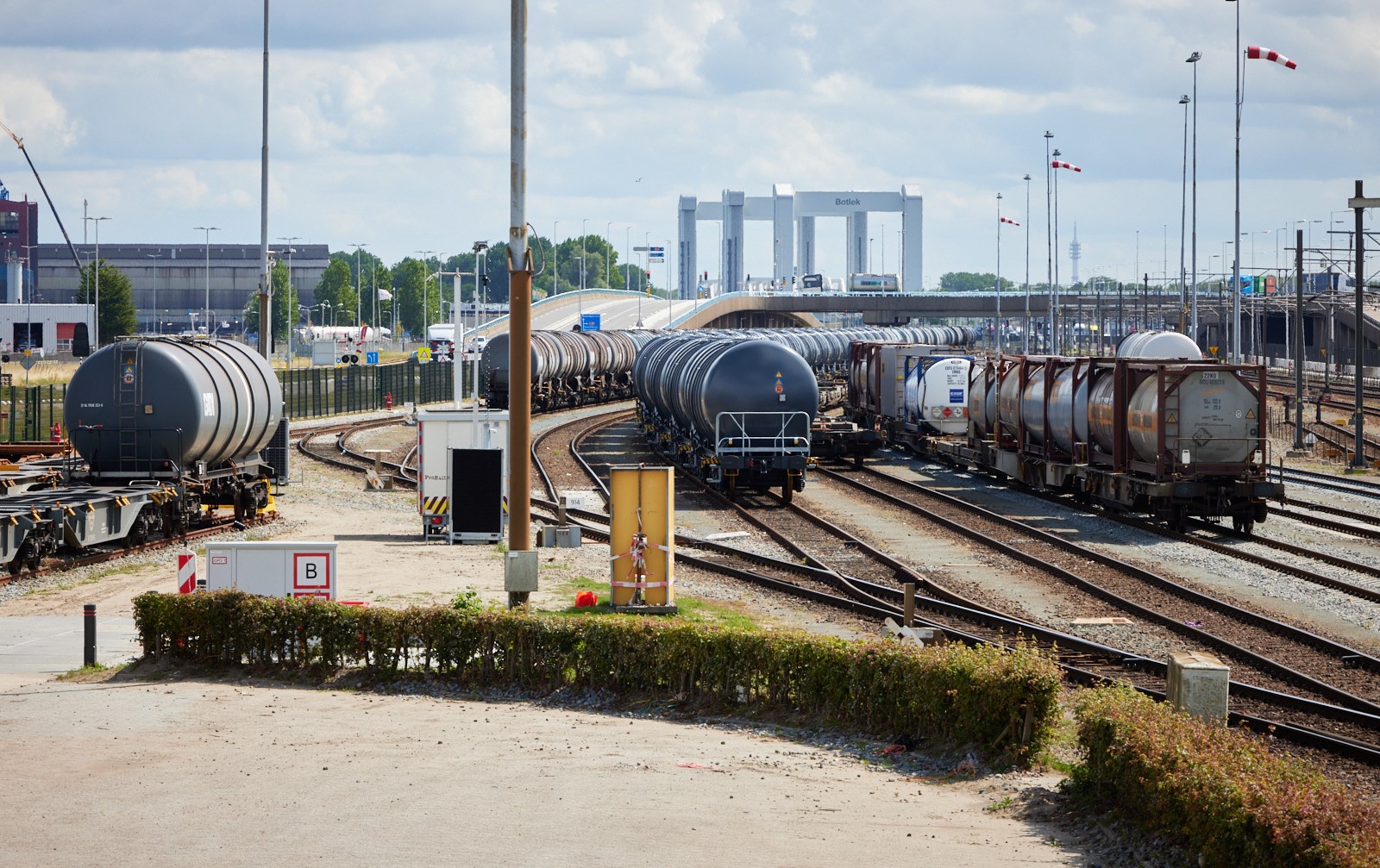 Brandveiligheid Rotterdamse havenemplacementen hoogwaardig geborgd