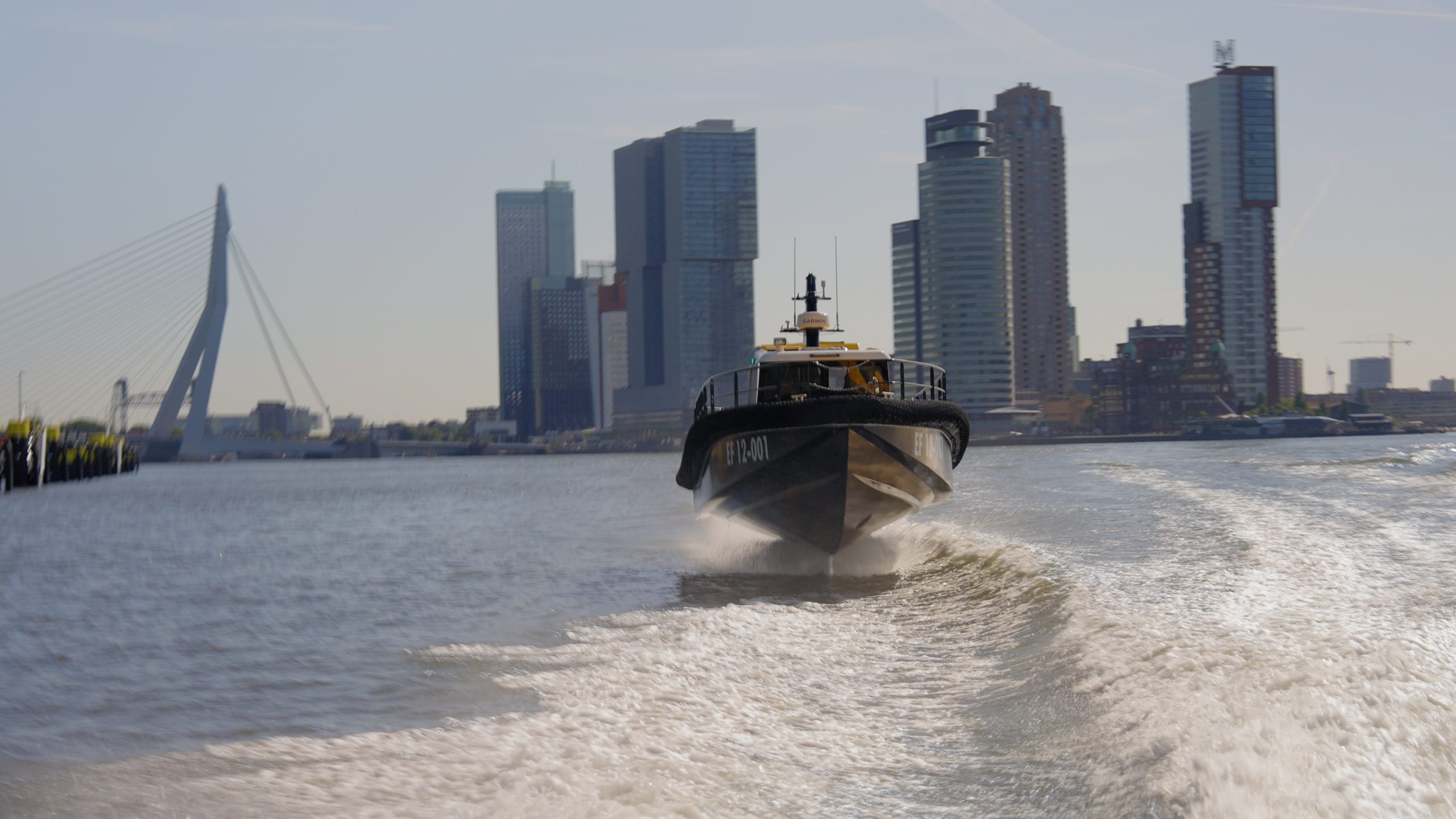 Havenbedrijf Rotterdam test elektrisch draagvleugelschip