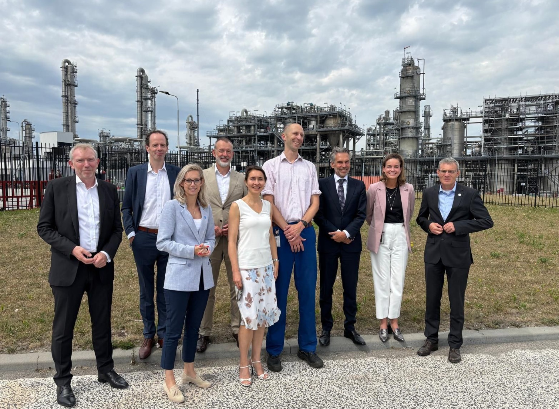 Premier brengt werkbezoek aan haven
