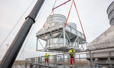 Helpende hand Mammoet bij bouw HH1