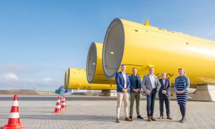 Buss Terminal Eemshaven versterkt kade