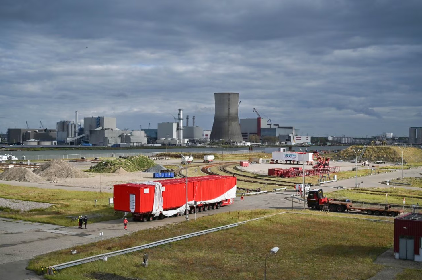 Nieuwe elektrische onderstations bij Shell in Moerdijk