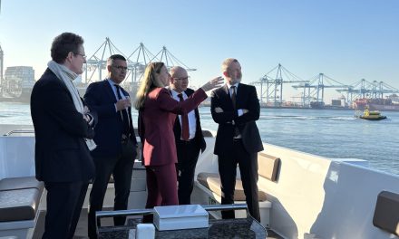 Duitse staatssecretaris bezoekt haven