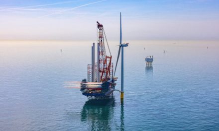 Eerste windturbine Ecowende geïnstalleerd